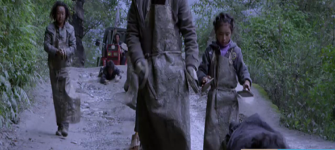 両手・両ひざ・ひたいを地面につけながら2400km 両手・両ひざ・ひたいを地面につけながら2400km