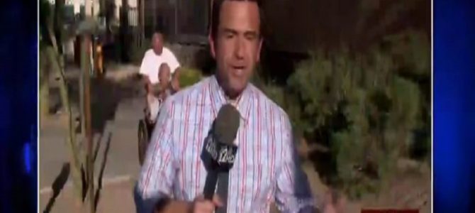 ニュースの生中継中に映り込んでいたものとは？