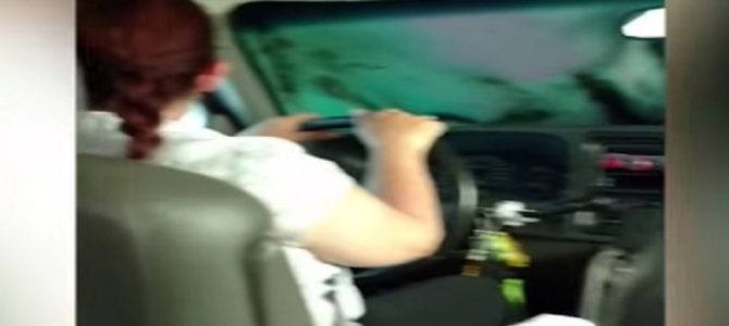 洗車機に車を入れて大興奮！