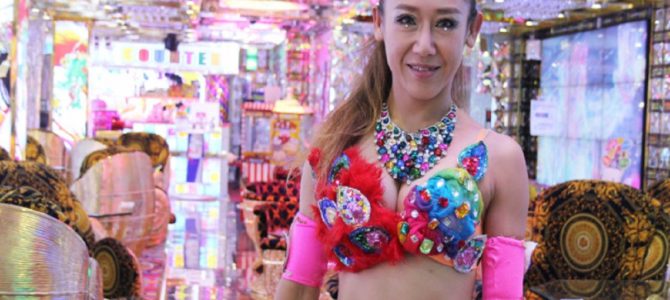 外国人に大人気のロボットレストラン美人社長