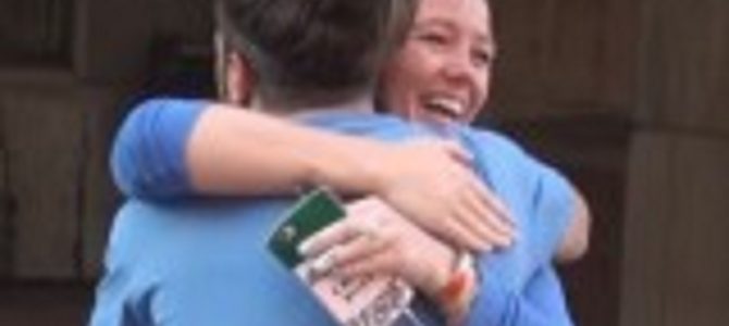 「後ろに美しい人がいる」と言われ、振り向くと…