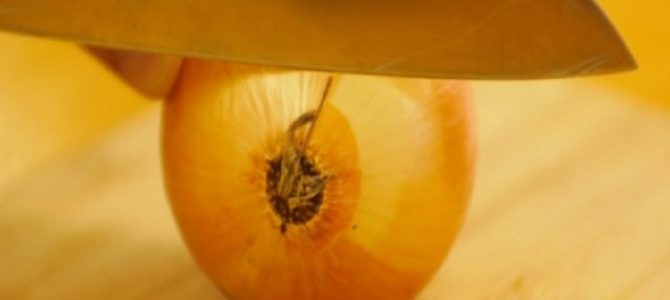 玉ねぎの皮を一瞬でむく方法が超便利！