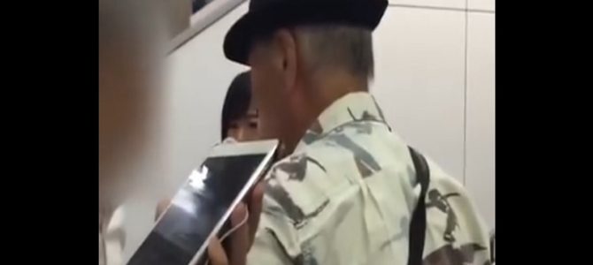 駅で絡まれた女性を助けたおじいさんがカッコイイと話題に。しかし真実は全然違った？！