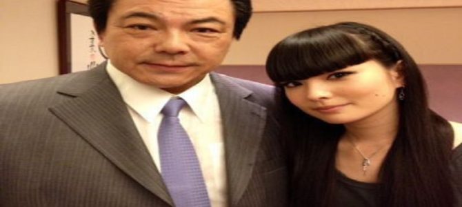 ６１歳で急逝した九重親方。その愛娘、モデルの秋元梢が語る親方との”親子愛”が素敵