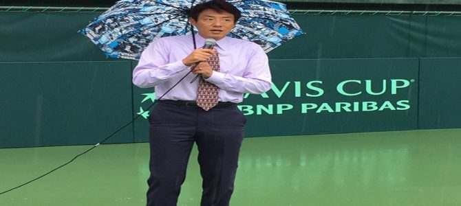 雨で試合開始が遅れる⇒　松岡修造がフリートークで場をつなぐ神対応！