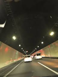 【 横川SA付近のトンネル内】上信越道で玉突き事故