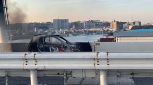 首都高の横羽線で車両火災　生麦JCT（ジャンクション）