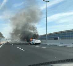 神高速3号神戸線で事故！ポルシェ炎上！！