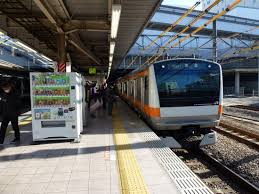 中央線の立川駅で人身事故！東京駅～高尾駅間の上下線で運転を見合わせ