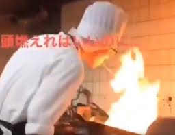 バーミヤンの厨房でフライパンの炎利用しタバコ吸う動画が炎上！アルバイトの名前は？
