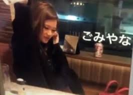 【焼肉でん】タレ飲み女は富永彩香で出身高校・新しいアカウントが特定！撮影者の磯島律乃も特定