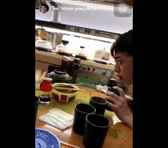 くら寿司で粉茶吐き出す迷惑動画