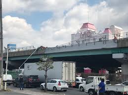 近畿道の門真IC（インターチェンジ）入口付近でトラック横転事故