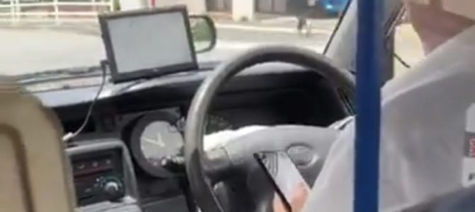 タクシードラーながらスマホ運転動画の会社はどこでエース交通？
