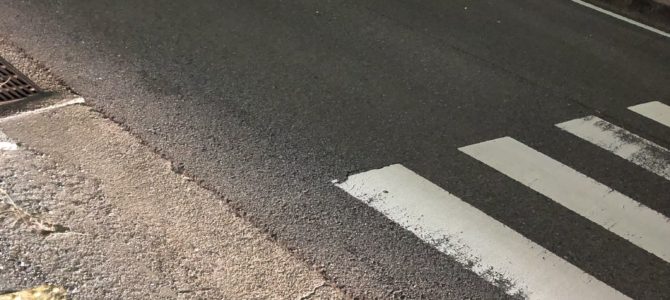 大阪府富田林市の国道１７０号で軽バンなどが衝突し横転する交通事故