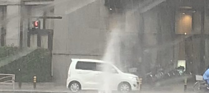 神奈川県藤沢市の東海道線の藤沢駅や周辺で大雨の影響で冠水