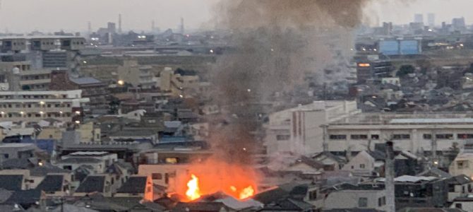 東京都北区岩淵町の赤羽岩淵駅付近で火事