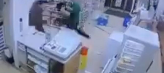 セブンイレブンで店員が客と乱闘