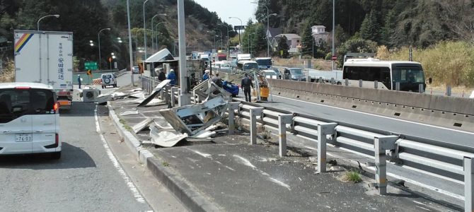 名阪国道 西行 五ヶ谷IC付近で事故