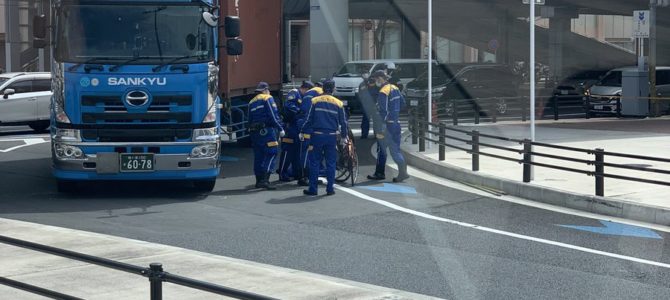 国道357号線　千葉市役所前で事故