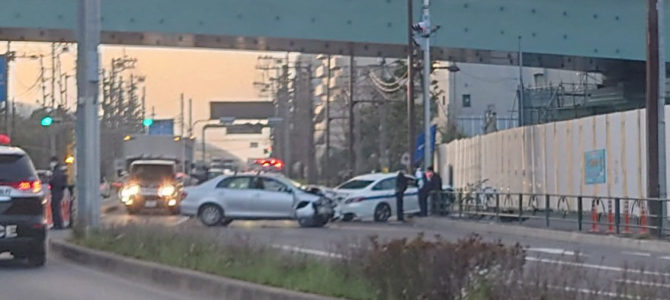 東京外環　都道24号線目白通り大泉IC交差点にて事故