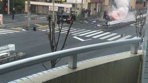 東京都西東京市　青梅街道で激しい事故