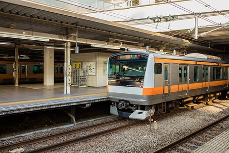 中央線で人身事故　フロントガラス破損