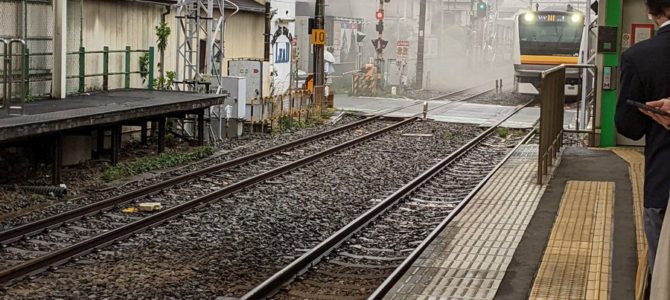 南武線 平間駅付近で沿線火災