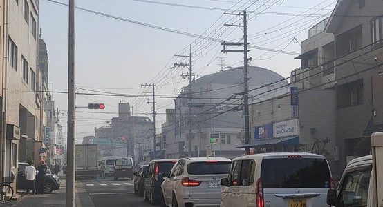 大阪市生野区　大阪環状線「桃谷駅」付近で火事