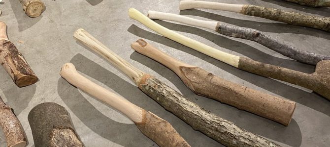 山から木を切ってきて棍棒を作ったらまさかの大人気で100本売れる