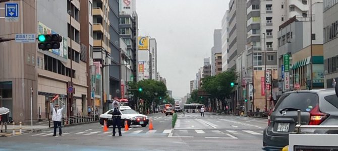 日赤通りで事故！福岡市中央区　福岡放送FBS付近で事故