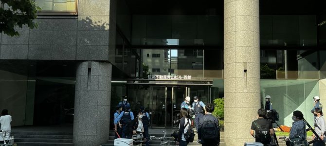 東京赤坂「住友不動産」ビルの地下駐車場　塗装中の作業員4人が不調訴える