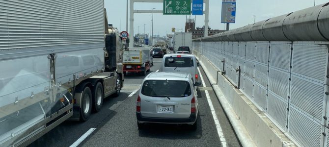 首都高横羽線でバイク事故