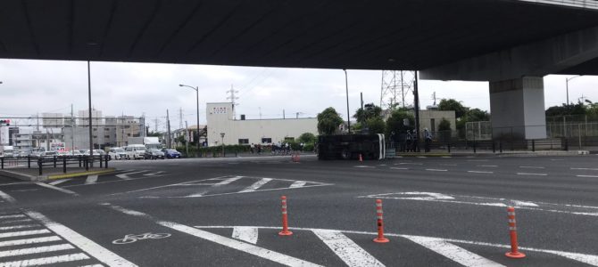 国道4号 上り 草加市新善町交差点付近で事故