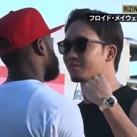 朝倉未来会見中にメイウェザーの付き人から片手で突き飛ばされる