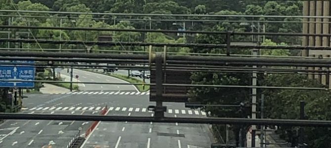 皇居 二重橋付近でダンプ横転！