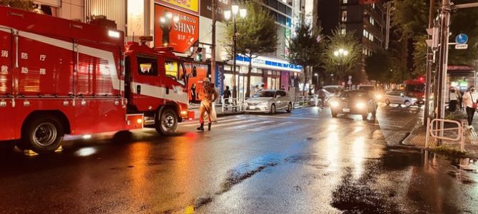 京王線　八王子駅付近で火事