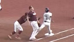 西武金子が走塁妨害？　リプレイ動画に波紋が広がる