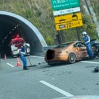 新名神　川西IC手前付近で事故！　 フェアレディZが大破