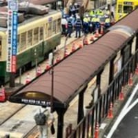 長崎電気軌道 長崎駅前で事故「車さん路面電車の駅につっこんでるやん」