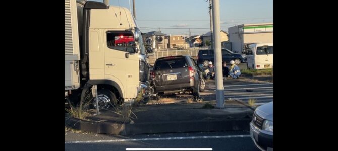 国道1号線 下飯田北交差点で事故!「浜松バイパスで大事故」 国道1号線 下飯田北交差点で事故!「浜松バイパスで大事故」