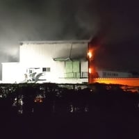 静岡県焼津市惣右衛門で工場火災「はごろもフーズ、かなり燃えてる」