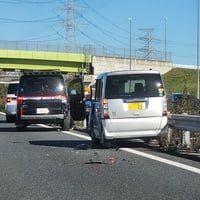 関越道　坂戸西スマートインター付近で事故「追い越し車線で3台玉突き事故」