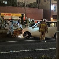 広島電鉄宇品線 袋町電停に乗用車突っ込む