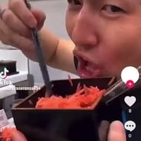 吉野家で「紅生姜をかきこむ」バカッター動画拡散！