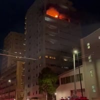 東京都葛飾区 環七沿いでマンション火災！　「青戸7丁目付近で火事。上階が燃えてた」